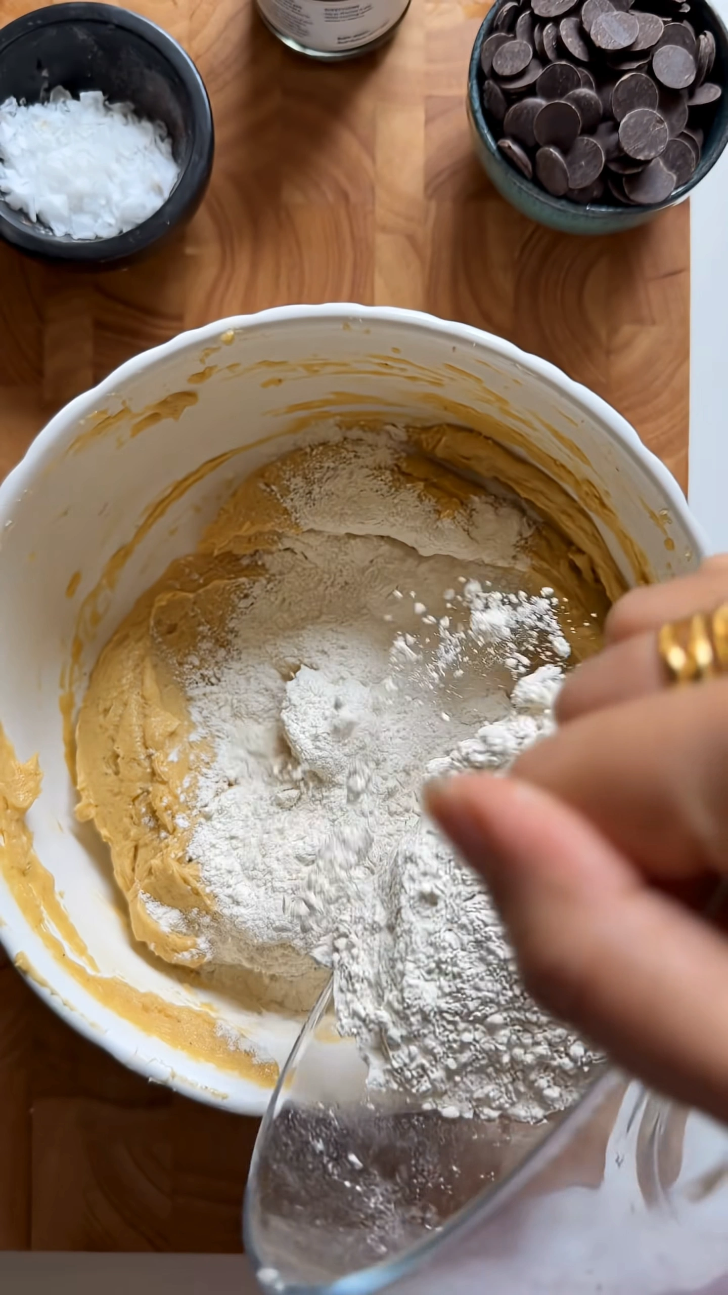 Bakery style chocolate chip cookies 4 4 article article article